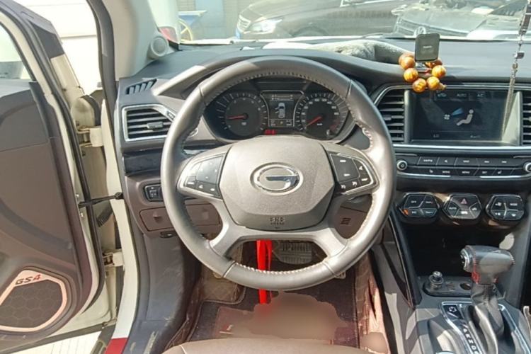 Used GAC Trumpchi GS4 2017 235T Automatic Two-Wheel Drive Luxury Smart Connectivity Version Steering Wheel