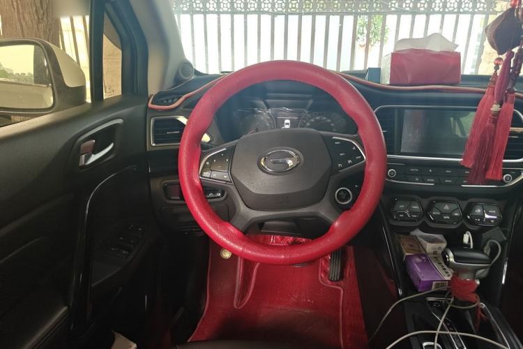 Used GAC Trumpchi GS4 2017 235T Automatic Two-Wheel Drive Luxury Smart Connectivity Version Steering Wheel