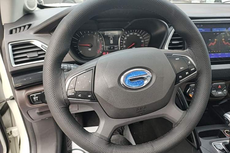 Used GAC Trumpchi GS4 2017 235T Automatic Two-Wheel Drive Luxury Smart Connectivity Version Steering Wheel