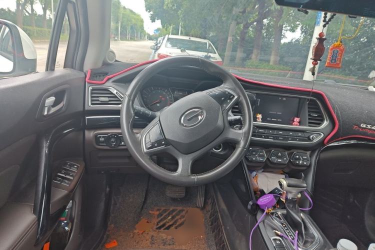 Used GAC Trumpchi GS4 2017 235T Automatic Two-Wheel Drive Luxury Smart Connectivity Version Steering Wheel