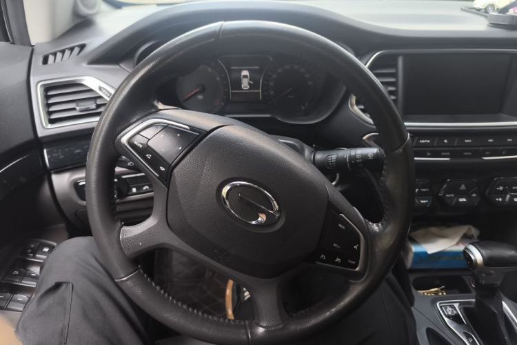 Used GAC Trumpchi GS4 2017 235T Automatic Two-Wheel Drive Luxury Smart Connectivity Version Steering Wheel