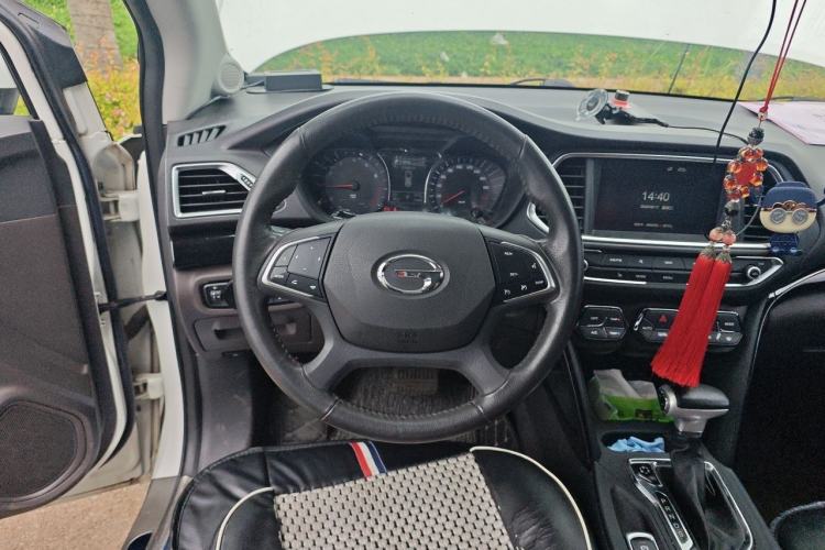Used GAC Trumpchi GS4 2017 235T Automatic Two-Wheel Drive Luxury Smart Connectivity Version Steering Wheel