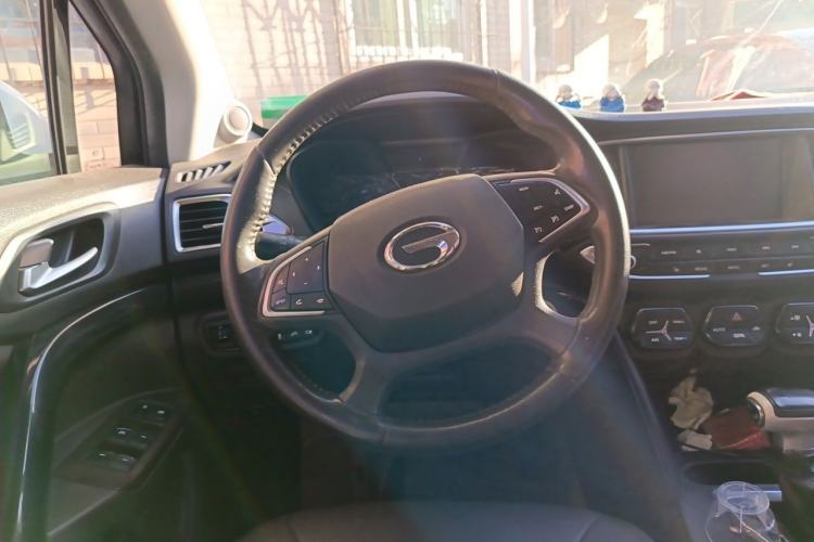 Used GAC Trumpchi GS4 2017 235T Automatic Two-Wheel Drive Luxury Smart Connectivity Version Steering Wheel