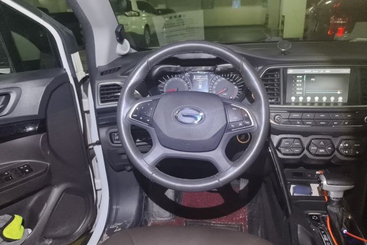 Used GAC Trumpchi GS4 2017 235T Automatic Two-Wheel Drive Luxury Smart Connectivity Version Steering Wheel