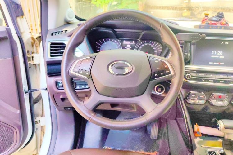Used GAC Trumpchi GS4 2017 235T Automatic Two-Wheel Drive Luxury Smart Connectivity Version Steering Wheel