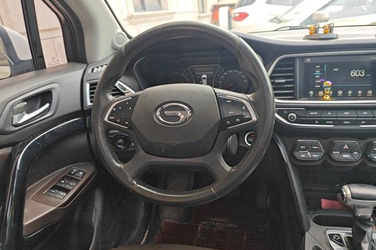 Used GAC Trumpchi GS4 2017 235T Automatic Two-Wheel Drive Luxury Smart Connectivity Version Steering Wheel