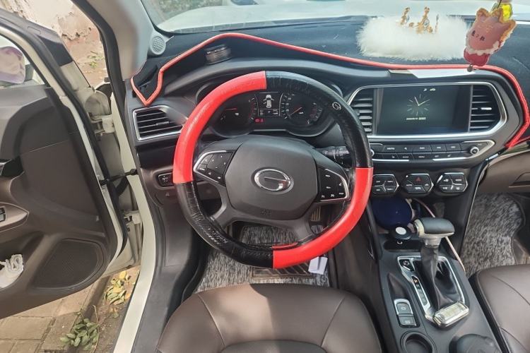 Used GAC Trumpchi GS4 2017 235T Automatic Two-Wheel Drive Luxury Smart Connectivity Version Steering Wheel