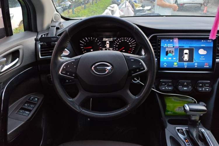 Used GAC Trumpchi GS4 2017 235T Automatic Two-Wheel Drive Luxury Smart Connectivity Version Steering Wheel