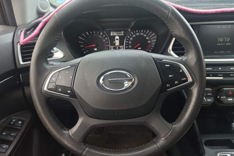 Used GAC Trumpchi GS4 2017 235T Automatic Two-Wheel Drive Luxury Smart Connectivity Version Steering Wheel