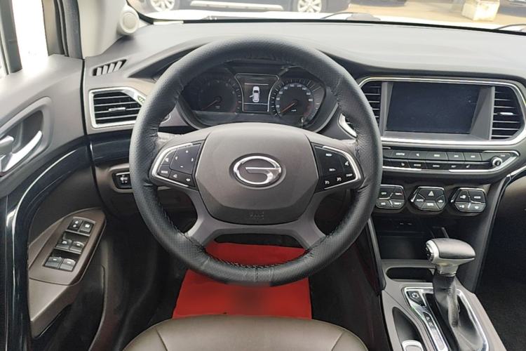 Used GAC Trumpchi GS4 2017 235T Automatic Two-Wheel Drive Luxury Smart Connectivity Version Steering Wheel