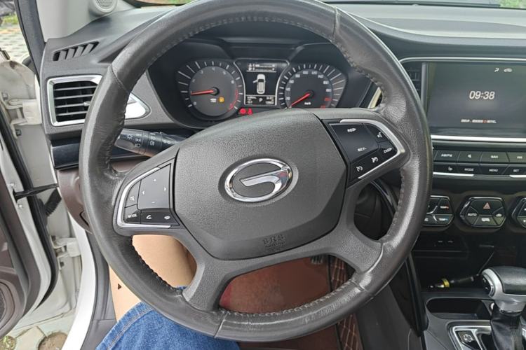 Used GAC Trumpchi GS4 2017 235T Automatic Two-Wheel Drive Luxury Smart Connectivity Version Steering Wheel