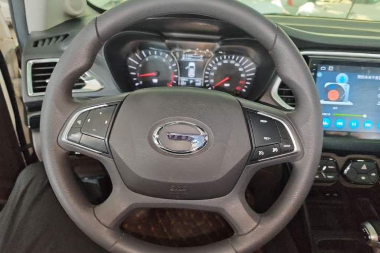 Used GAC Trumpchi GS4 2017 235T G-DCT Two-Wheel Drive Elite Edition Steering Wheel