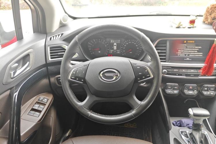 Used GAC Trumpchi GS4 2017 235T Automatic Two-Wheel Drive Luxury Smart Connectivity Version Steering Wheel