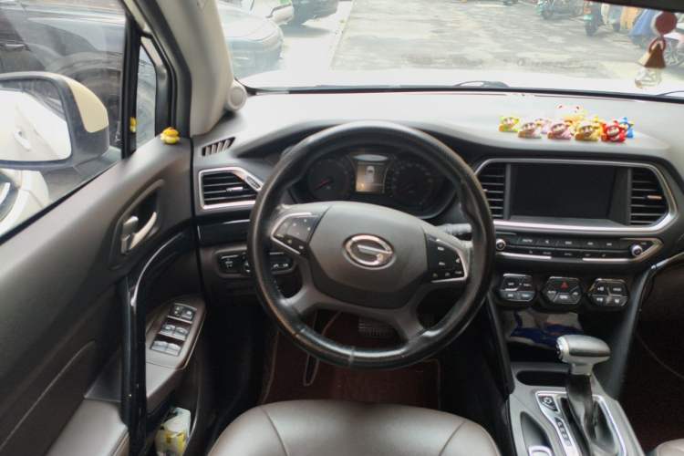 Used GAC Trumpchi GS4 2017 235T Automatic Two-Wheel Drive Luxury Smart Connectivity Version Steering Wheel