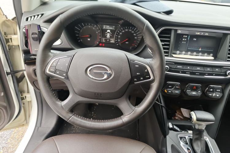 Used GAC Trumpchi GS4 2017 235T Automatic Two-Wheel Drive Luxury Smart Connectivity Version Steering Wheel