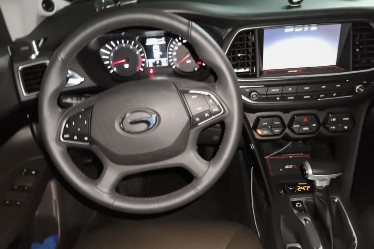 Used GAC Trumpchi GS4 2017 235T Automatic Two-Wheel Drive Luxury Smart Connectivity Version Steering Wheel