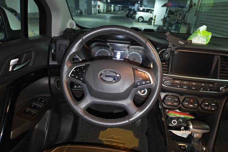 Used GAC Trumpchi GS4 2017 235T Automatic Two-Wheel Drive Luxury Smart Connectivity Version Steering Wheel