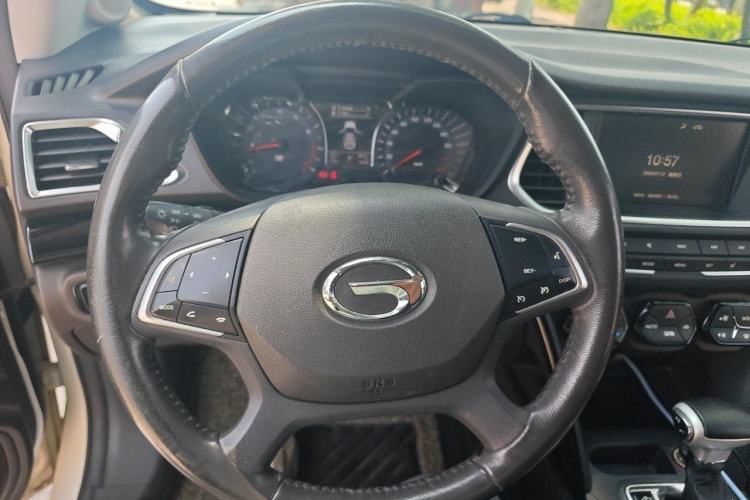 Used GAC Trumpchi GS4 2017 235T Automatic Two-Wheel Drive Luxury Smart Connectivity Version Steering Wheel