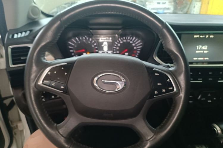 Used GAC Trumpchi GS4 2017 235T Automatic Two-Wheel Drive Luxury Smart Connectivity Version Steering Wheel