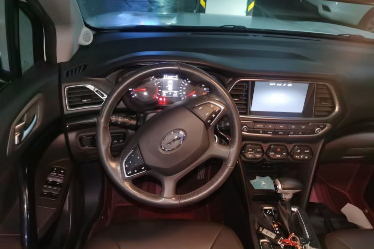 Used GAC Trumpchi GS4 2017 235T Automatic Two-Wheel Drive Luxury Smart Connectivity Version Steering Wheel