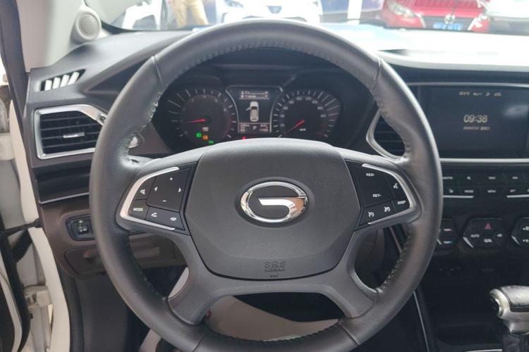 Used GAC Trumpchi GS4 2017 235T Automatic Two-Wheel Drive Luxury Smart Connectivity Version Steering Wheel