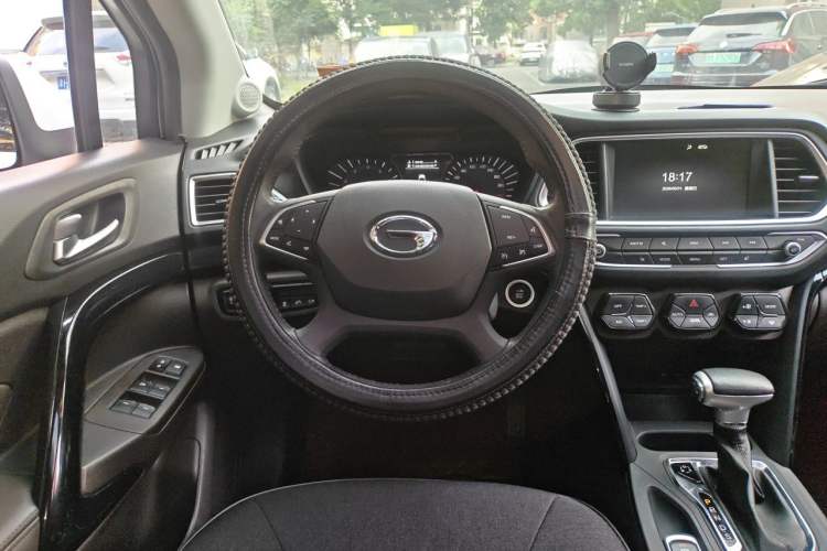 Used GAC Trumpchi GS4 2017 235T Automatic Two-Wheel Drive Luxury Smart Connectivity Version Steering Wheel