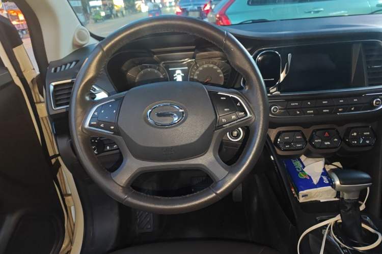 Used GAC Trumpchi GS4 2017 235T Automatic Two-Wheel Drive Luxury Smart Connectivity Version Steering Wheel