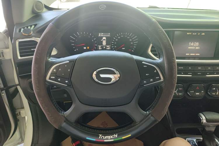 Used GAC Trumpchi GS4 2017 235T Automatic Two-Wheel Drive Luxury Smart Connectivity Version Steering Wheel