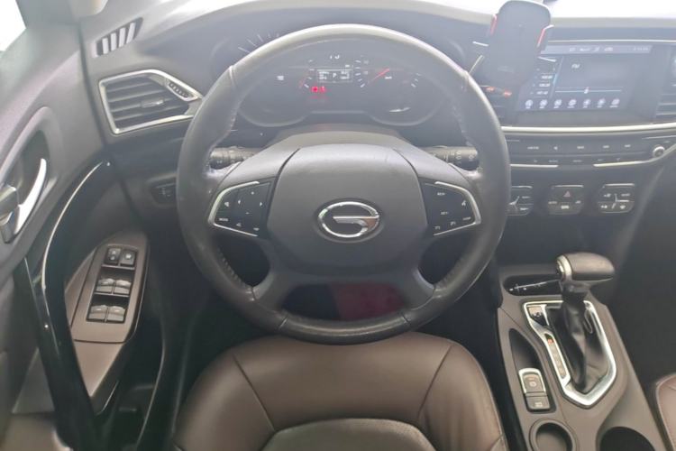 Used GAC Trumpchi GS4 2017 235T Automatic Two-Wheel Drive Luxury Smart Connectivity Version Steering Wheel