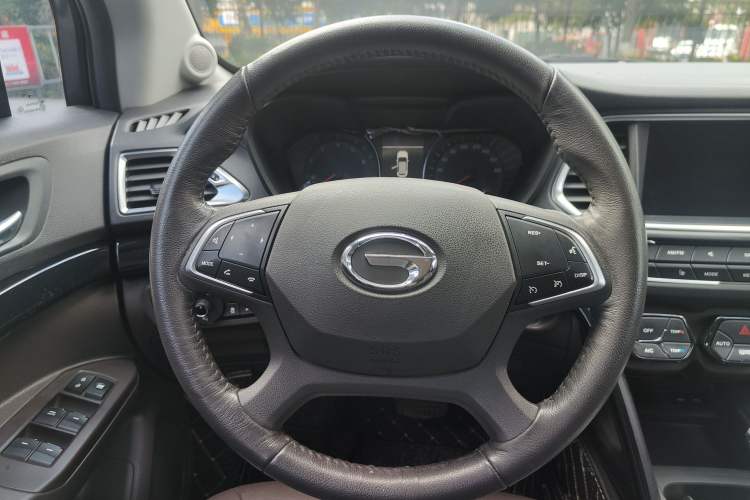 Used GAC Trumpchi GS4 2017 235T Automatic Two-Wheel Drive Luxury Smart Connectivity Version Steering Wheel