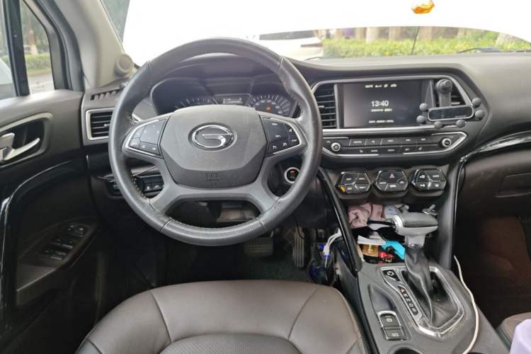 Used GAC Trumpchi GS4 2017 235T Automatic Two-Wheel Drive Luxury Smart Connectivity Version Steering Wheel