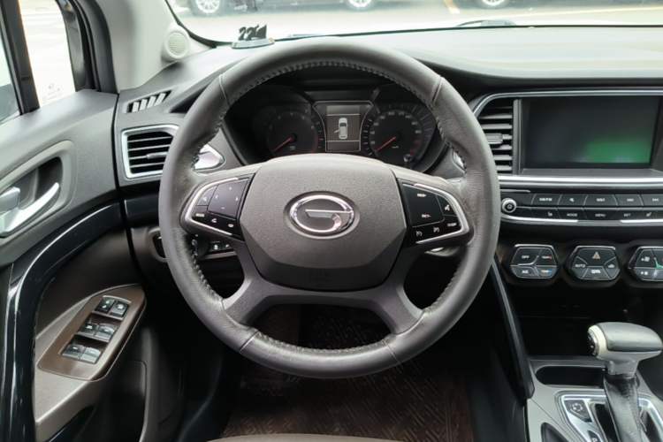 Used GAC Trumpchi GS4 2017 235T Automatic Two-Wheel Drive Luxury Smart Connectivity Version Steering Wheel