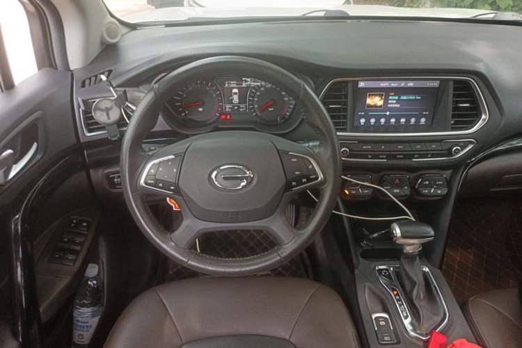 Used GAC Trumpchi GS4 2017 235T Automatic Two-Wheel Drive Luxury Smart Connectivity Version Steering Wheel