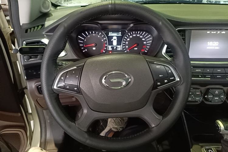 Used GAC Trumpchi GS4 2017 235T Automatic Two-Wheel Drive Luxury Smart Connectivity Version Steering Wheel