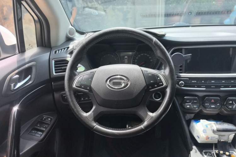 Used GAC Trumpchi GS4 2017 235T Automatic Two-Wheel Drive Luxury Smart Connectivity Version Steering Wheel