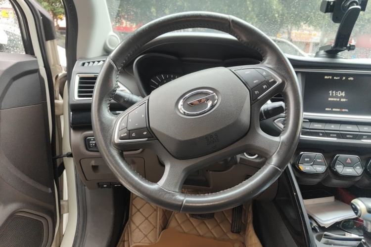 Used GAC Trumpchi GS4 2017 235T Automatic Two-Wheel Drive Luxury Smart Connectivity Version Steering Wheel