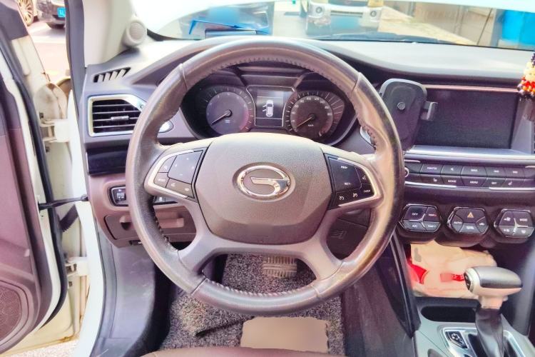 Used GAC Trumpchi GS4 2017 235T Automatic Two-Wheel Drive Luxury Smart Connectivity Version Steering Wheel