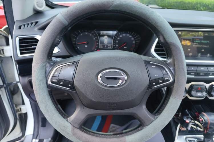 Used GAC Trumpchi GS4 2017 235T Automatic Two-Wheel Drive Luxury Smart Connectivity Version Steering Wheel