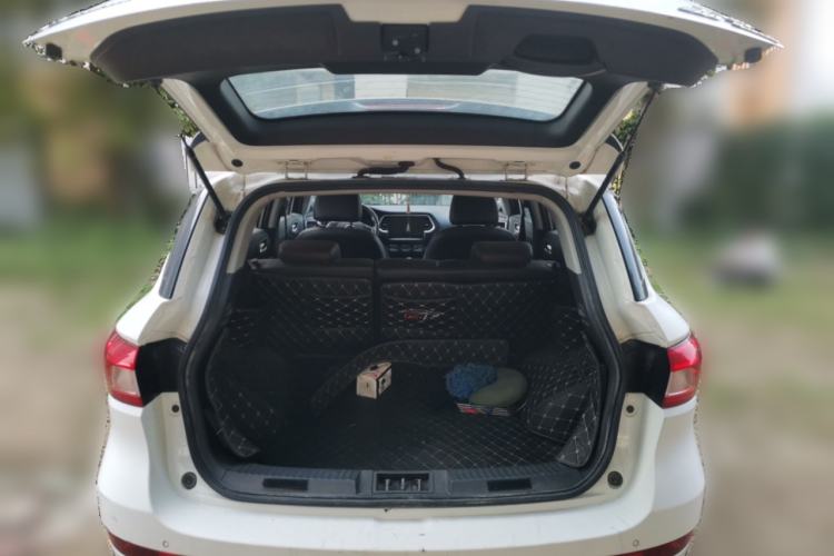 Used GAC Trumpchi GS4 2017 200T Manual Two-Wheel Drive Elite Edition Trunk