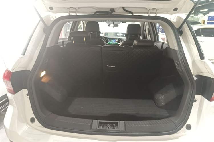 Used GAC Trumpchi GS4 2017 200T G-DCT Two-Wheel Drive Elite Edition Trunk