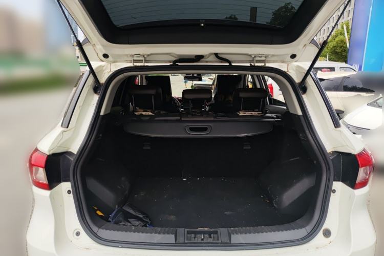 Used GAC Trumpchi GS4 2017 235T Automatic Two-Wheel Drive Elite Edition Trunk