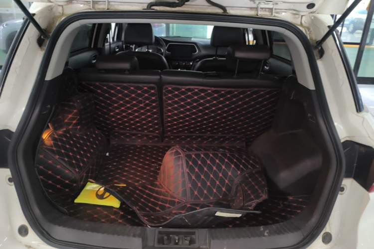 Used GAC Trumpchi GS4 2017 200T G-DCT Two-Wheel Drive Elite Edition Trunk