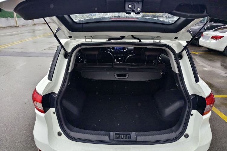 Used GAC Trumpchi GS4 2017 200T Manual Two-Wheel Drive Elite Edition Trunk