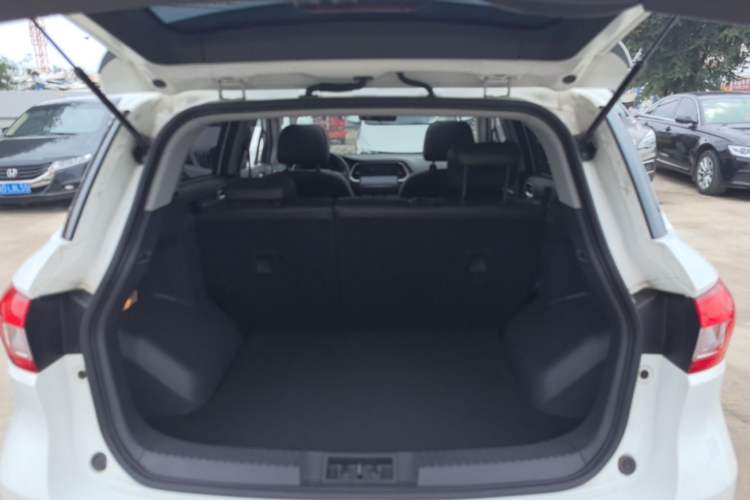 Used GAC Trumpchi GS4 2017 200T Manual Two-Wheel Drive Elite Edition Trunk