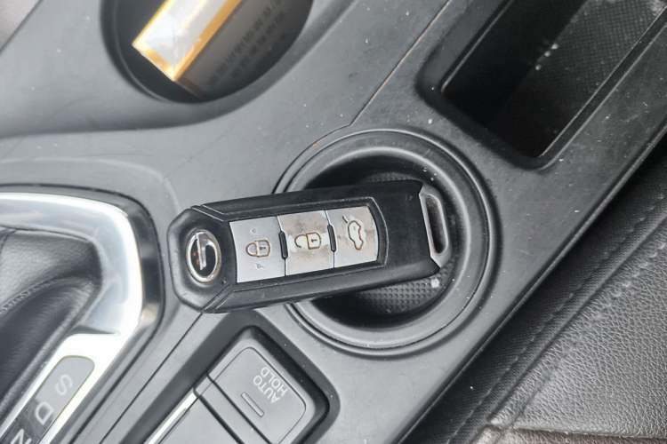 Used GAC Trumpchi GS4 2017 235T Automatic Two-Wheel Drive Luxury Smart Connectivity Version Vehicle Key