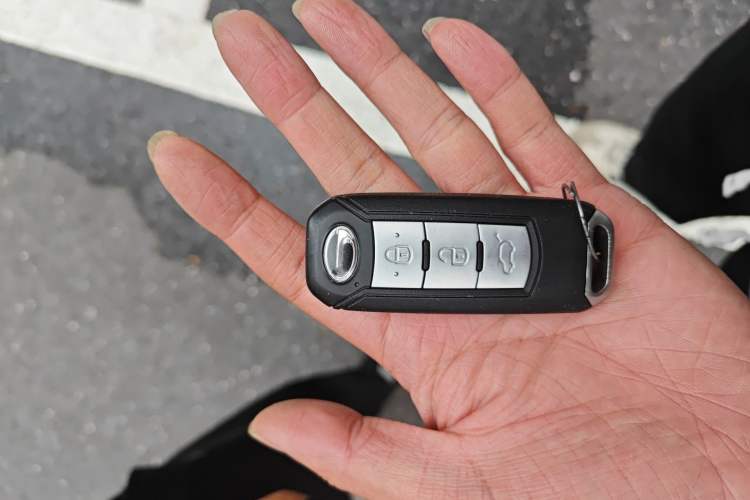 Used GAC Trumpchi GS4 2017 235T Automatic Two-Wheel Drive Luxury Smart Connectivity Version Vehicle Key