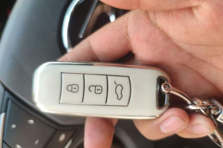Used GAC Trumpchi GS4 2017 235T Automatic Two-Wheel Drive Luxury Smart Connectivity Version Vehicle Key