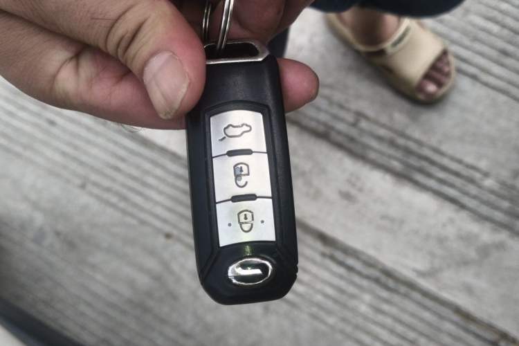 Used GAC Trumpchi GS4 2017 235T Automatic Two-Wheel Drive Luxury Smart Connectivity Version Vehicle Key
