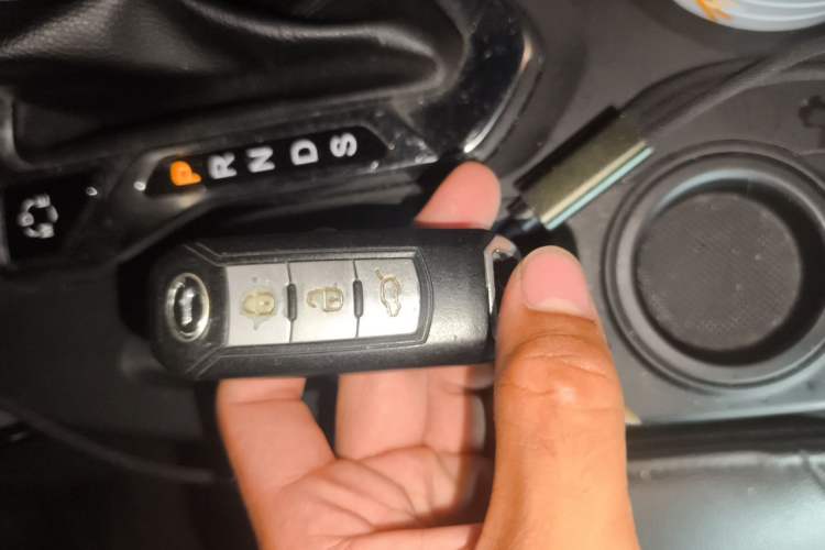 Used GAC Trumpchi GS4 2017 235T Automatic Two-Wheel Drive Luxury Smart Connectivity Version Vehicle Key