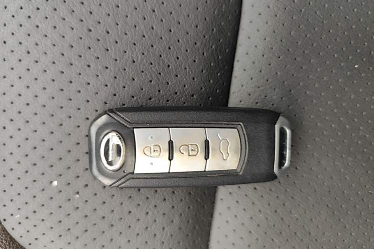 Used GAC Trumpchi GS4 2017 235T Automatic Two-Wheel Drive Luxury Smart Connectivity Version Vehicle Key